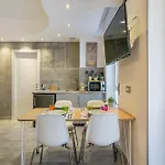 Joivy Modern With Balcony Near *