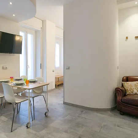Joivy Modern With Balcony Near شقة