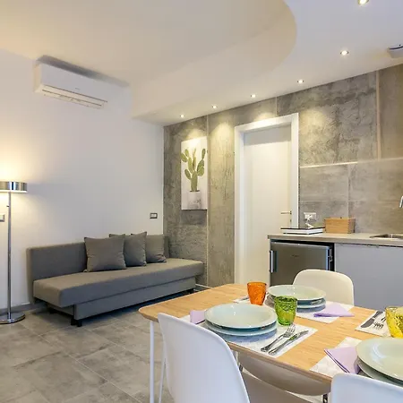 شقة Joivy Modern With Balcony Near *